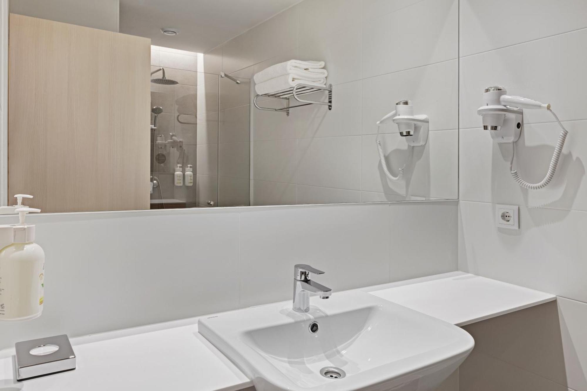 B&B Hotel Santiago Milladoiro Bagian luar foto