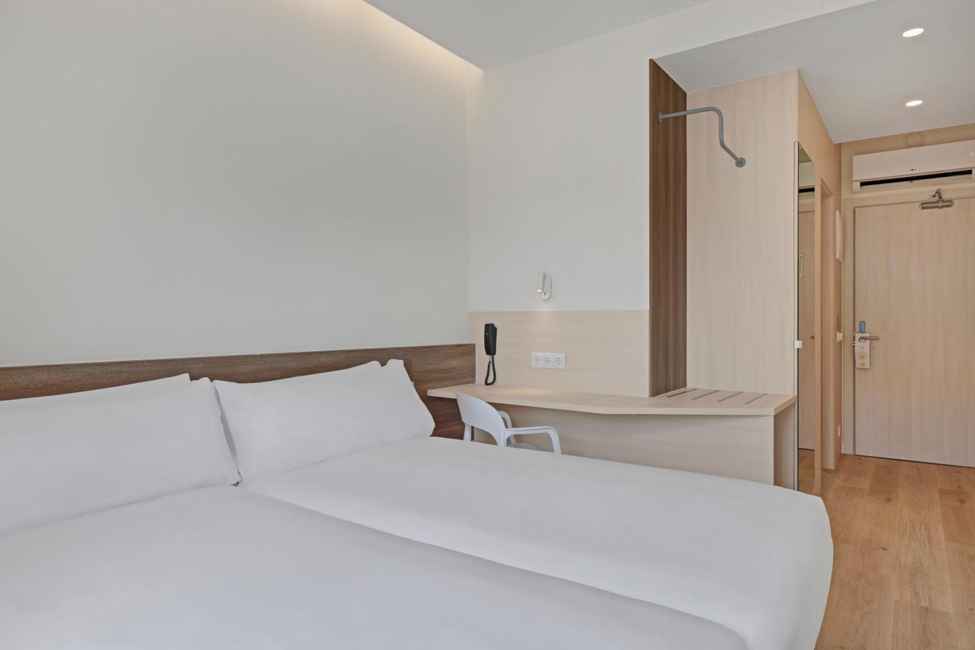 B&B Hotel Santiago Milladoiro Bagian luar foto