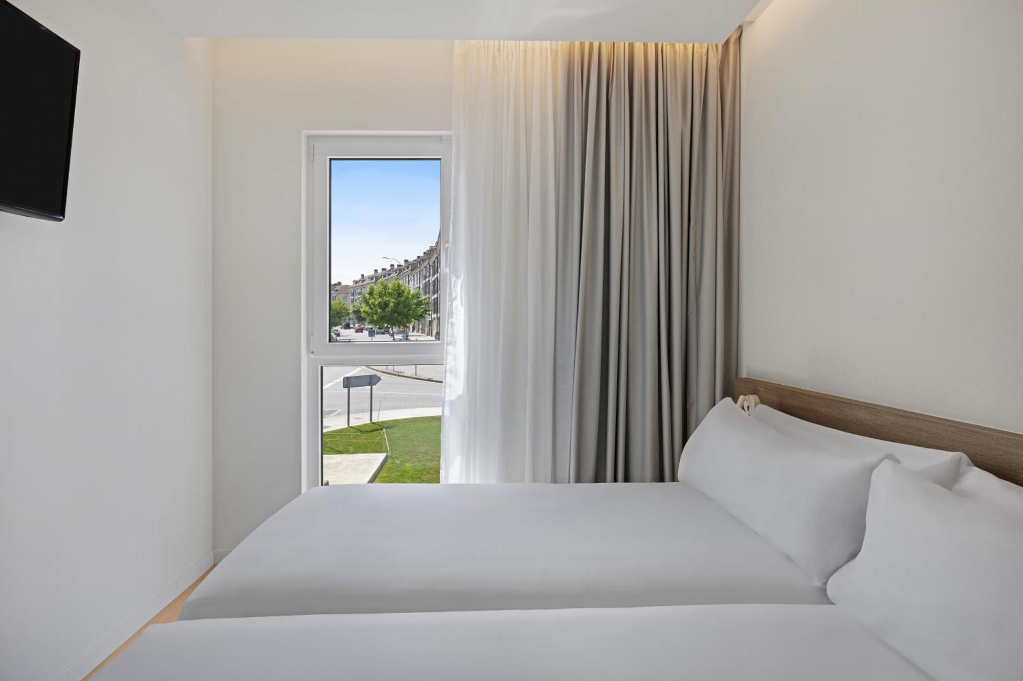 B&B Hotel Santiago Milladoiro Bagian luar foto
